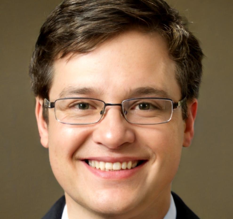 James Mitchell, savings specialist and financial educator focused on building emergency funds and long-term stability